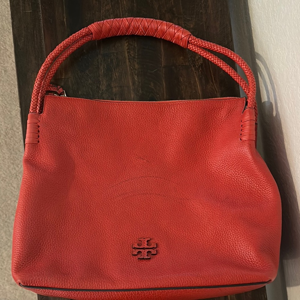 Tory Burch Red Shoulder Bag with Classic Design